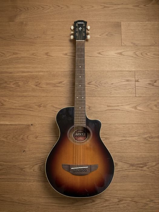 Китара Yamaha APXT2 Natural Sunburst – Електро-акустична китара с калъф и аксесоари