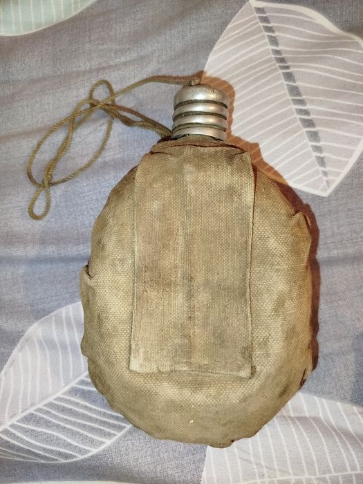 Продаю фляжку питьевую