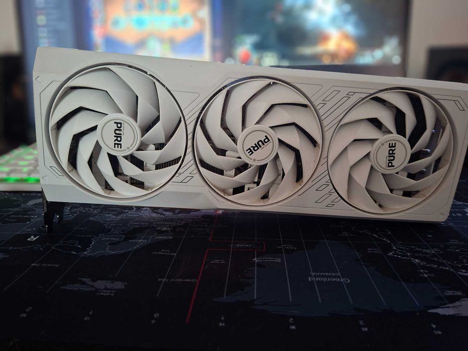 Radeon RX 7800 XT Sapphire Pure White