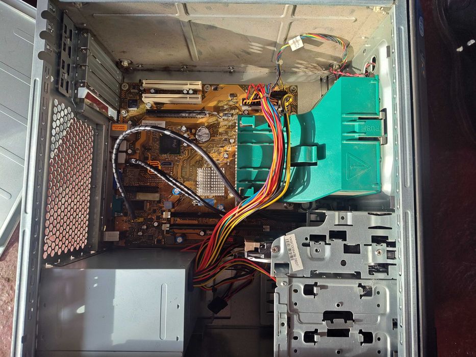 [За Ремонт Или За Резервни Части] 4 Броя Настолни Компютри