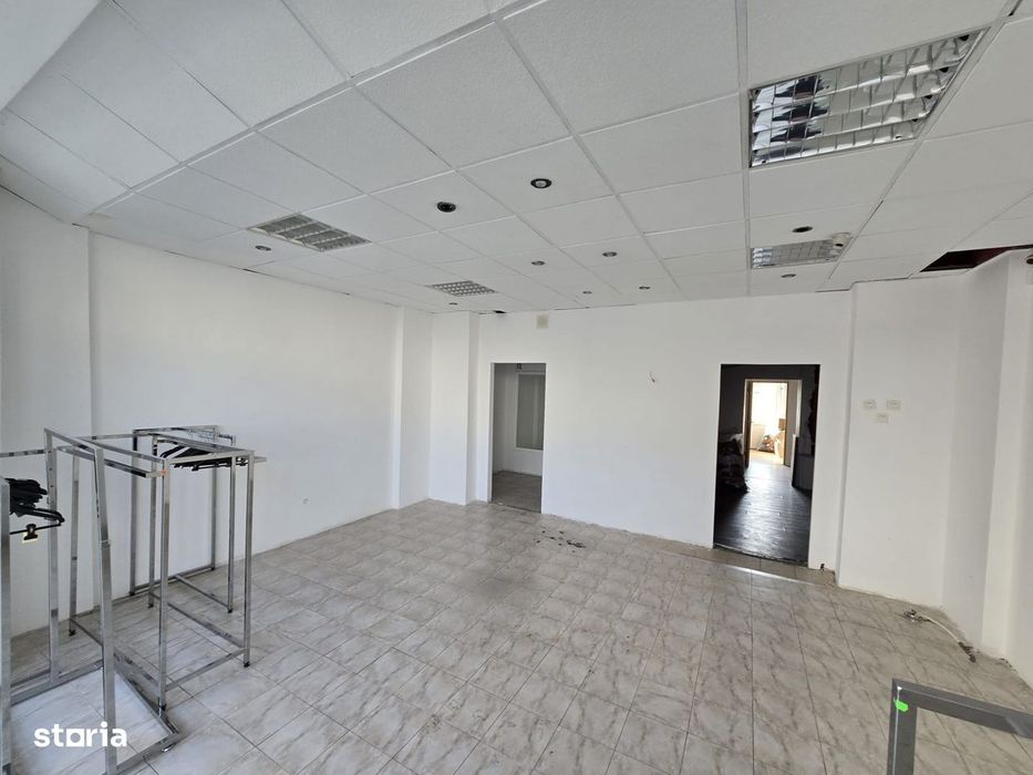 Inchiriere Spatiu Comercial Vitrat, 140 mp Dacia - Statia Bicaz