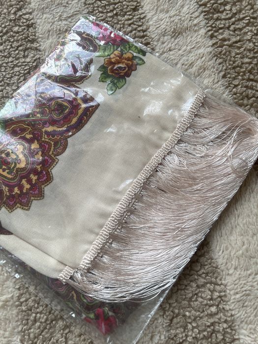 Платок  новый продам красивый