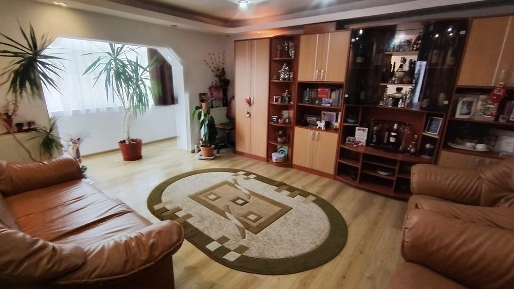 Apartament cu 4 camere decomandat, etaj 1 anul construcției 1988