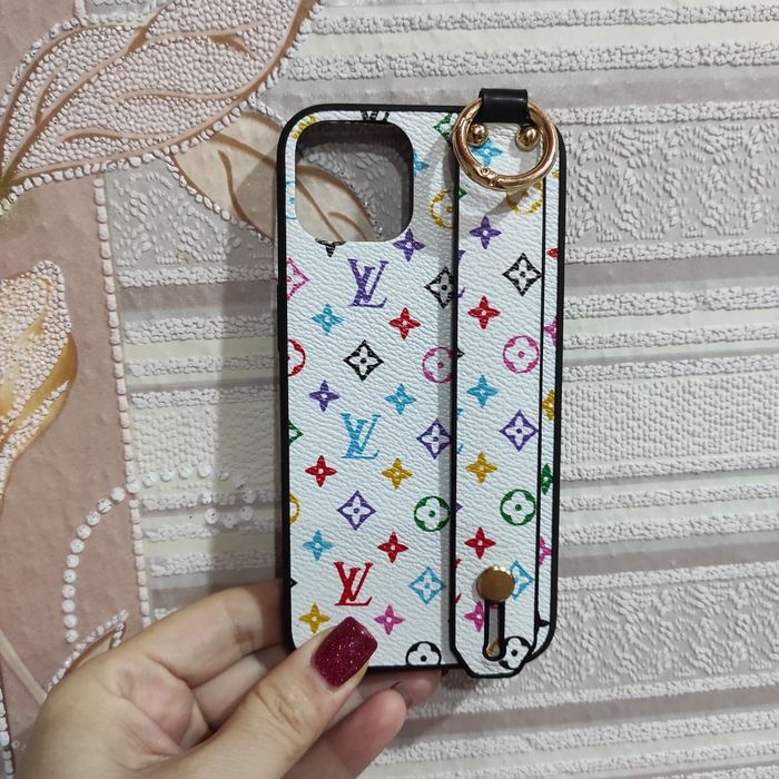 Чехол на iPhone 13