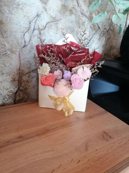 Подаръчни восъчни цветя