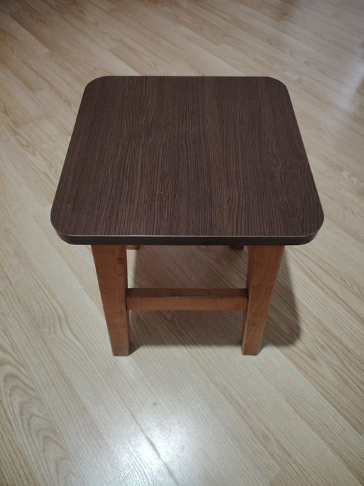 Scaune taburete lemn