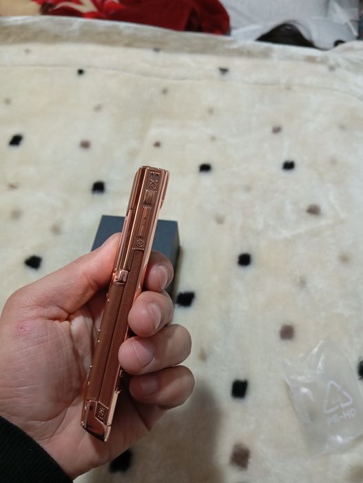 Vertu signature gold