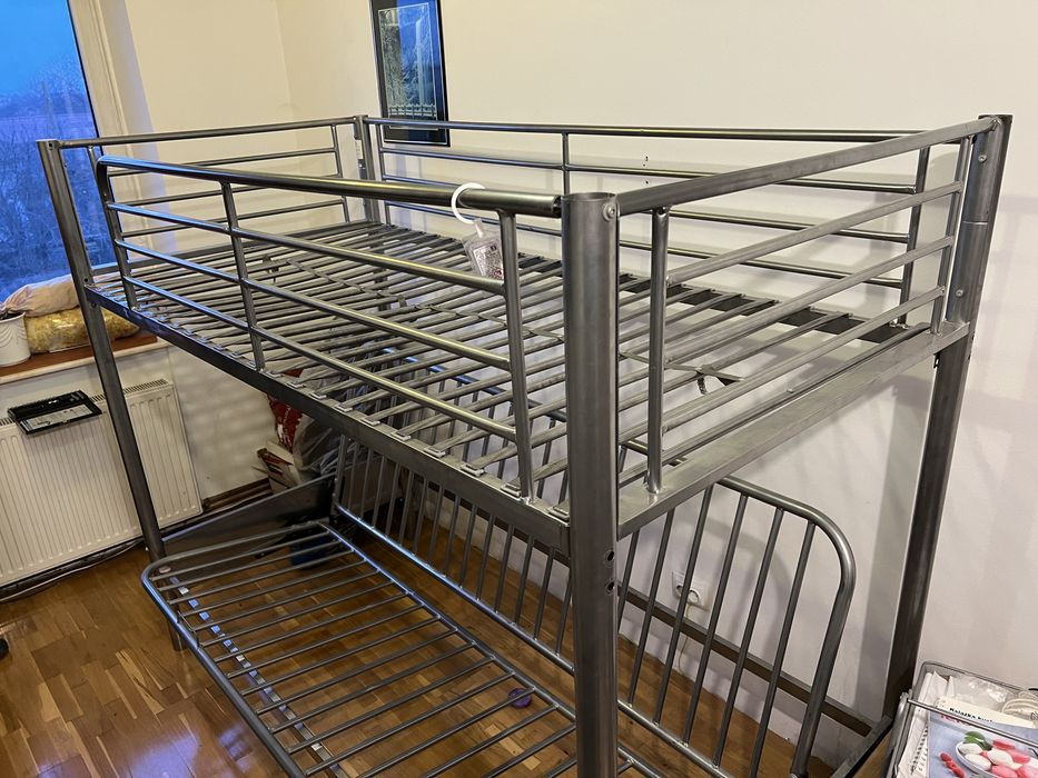 Pat metalic etajat si extensibil