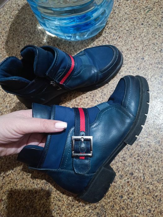 Продам детскую обувь