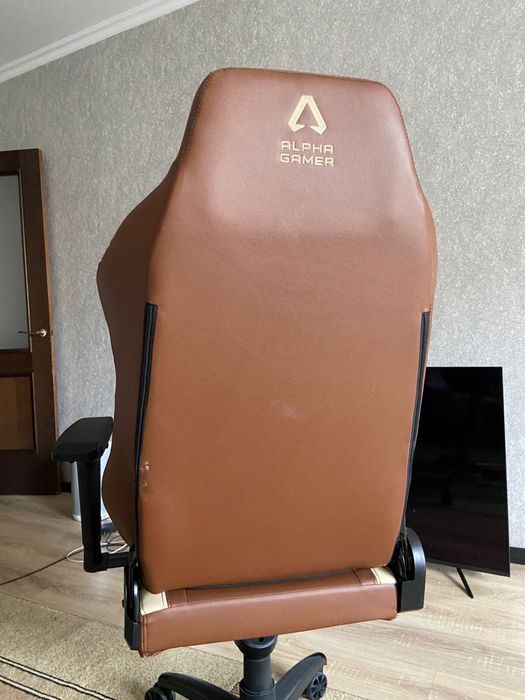 Игровое компьютерное кресло