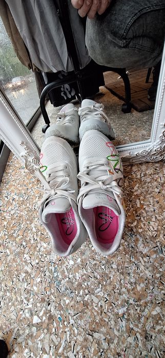 Продавам  маратонки