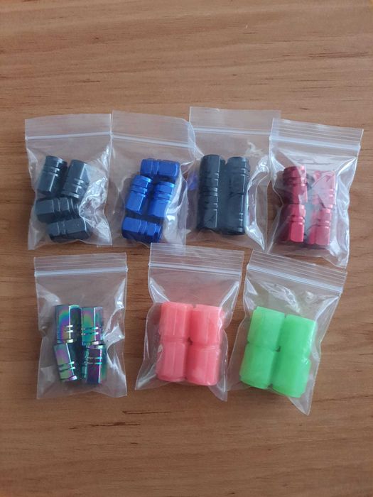 Set 20 capace ptr prezoane 19/19/21 mm negre, cromate, rosii, albastre