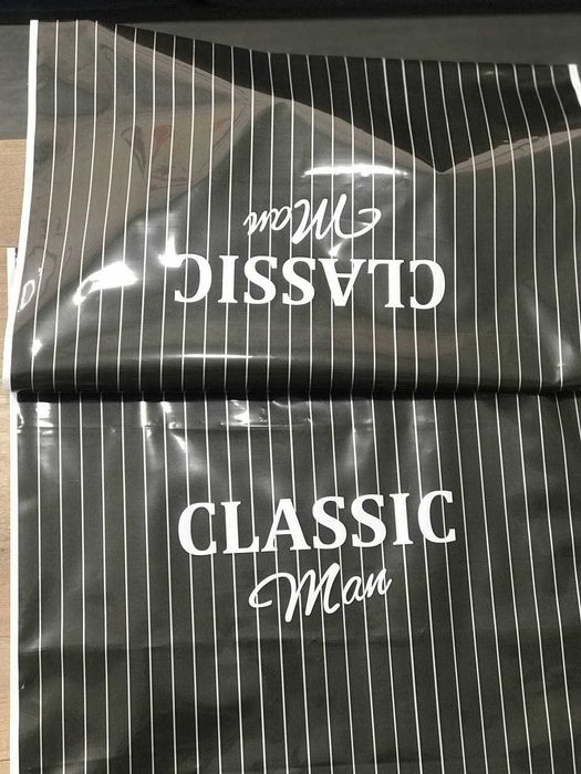 "майка" , " рейтер"   и "крафт" пакеты с вашим логотипом .