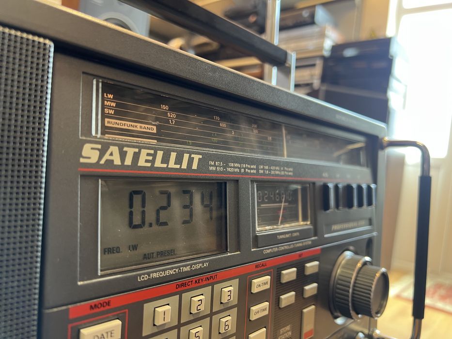 Radio Grundig Satellit Professional 650 portabil