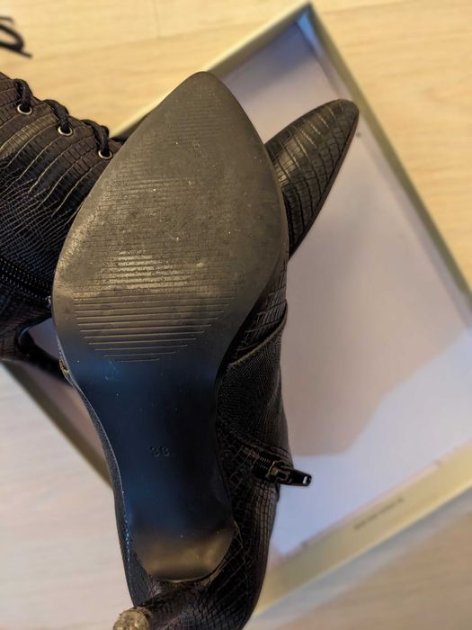 Botine negre H&M, mărimea 38, cu șiret, toc 9 cm, ca noi