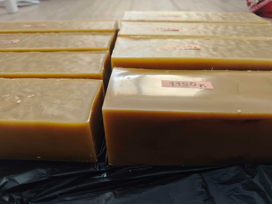 Натурален чист пчелен восък - тройно претопен (собствено производство)