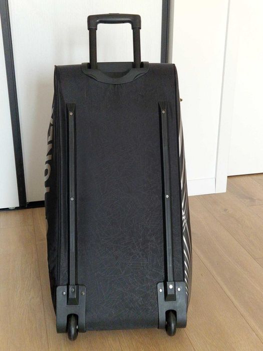 Yonex Pro Trolley travel bag - пътнически куфар за тенис ракети