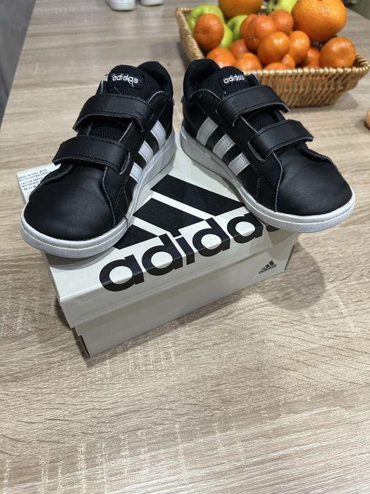 Adidas маратонки 27 номер