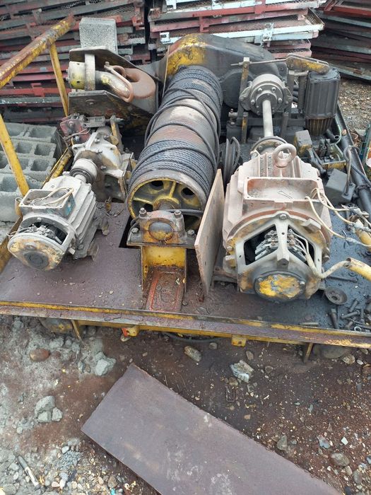 Юк кутаргич 5 т соз холатда 2та бор фаргонада турибди