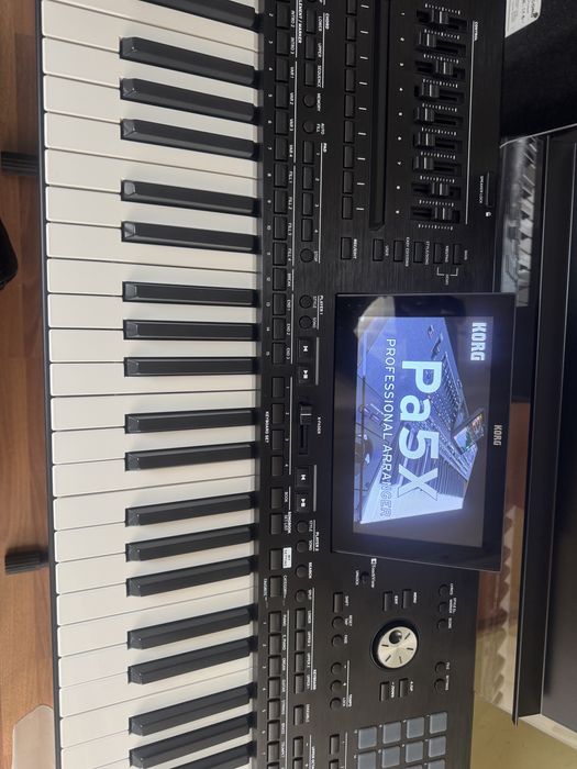Vand/ schimb Korg PA5X 76 garantie 3 ani
