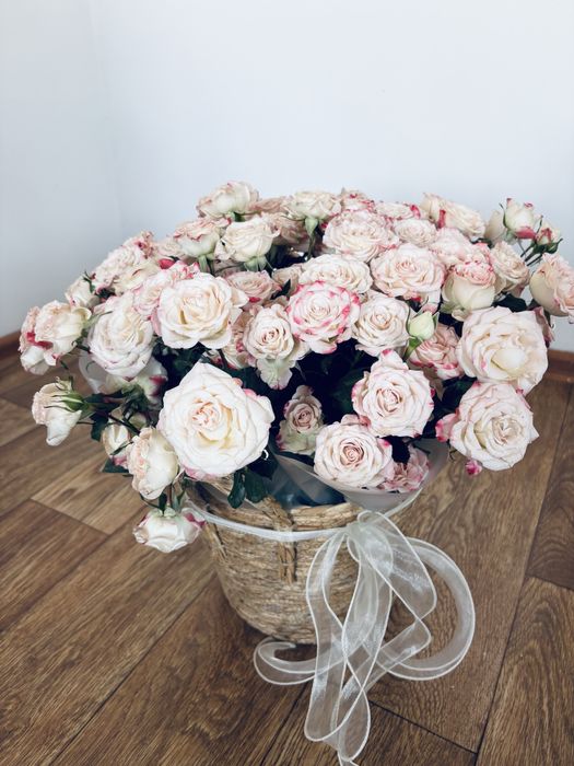 Нәзік әрі сәнді букет-спрей роза.