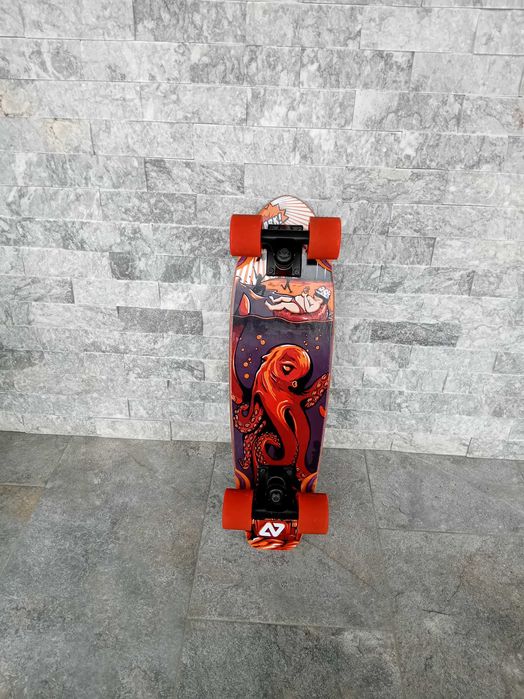 Cruiser Skateboard cu design Octopus – stare excelentă!