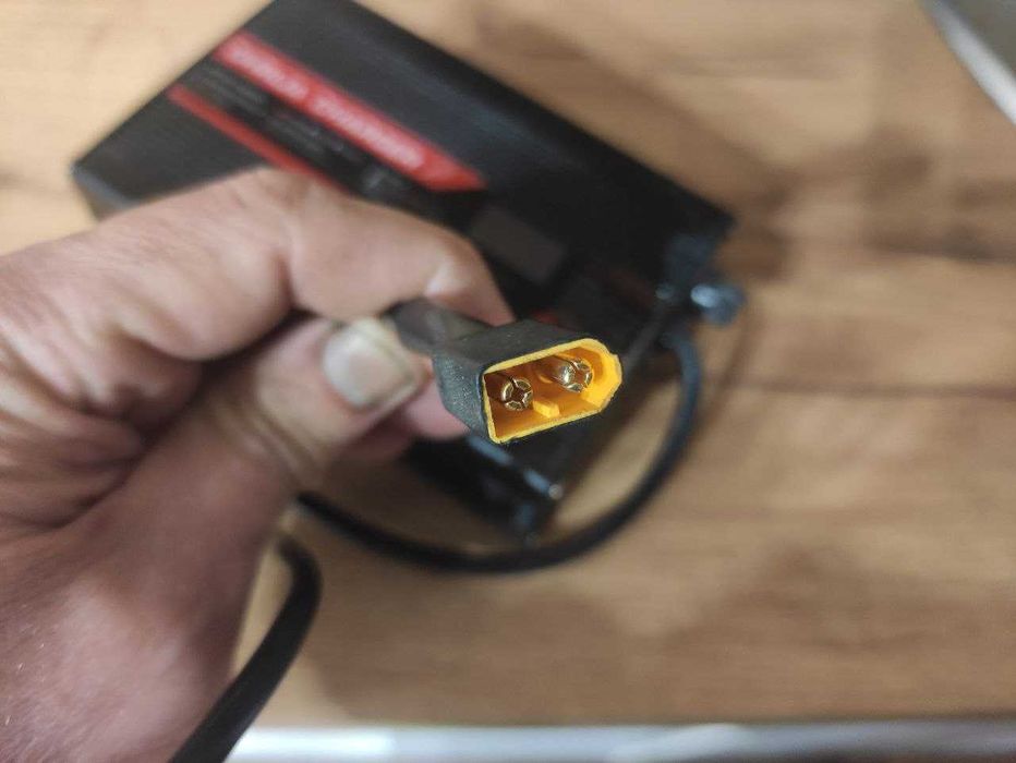 Mощно интелигентно зарядно 50.4v 5a (li-ion 12s)