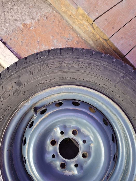 Продам комплект шин 185/70 r13C.