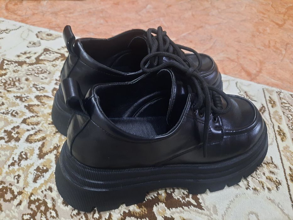 Кожаные лоферы 38р