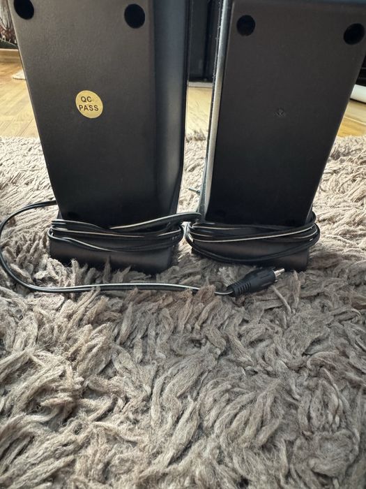 Boxe cu conectare prin cablu