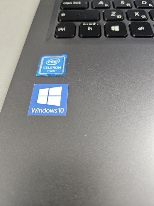 Asus X515M лаптоп