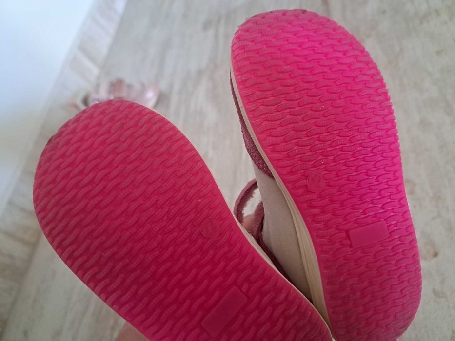 adidasi/sneakersi fetite