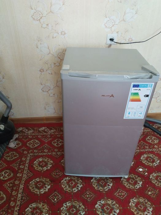 Холодильник  сотилади.