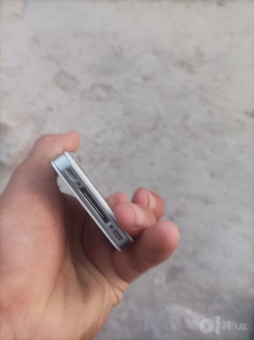 iPhone 4 sotiladi