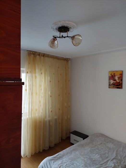 Inchiriez apartament 3 camere