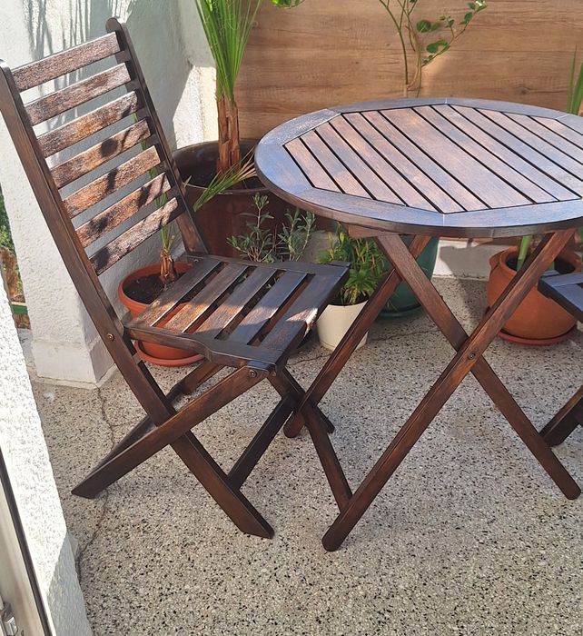 Маса и два стола за тераса