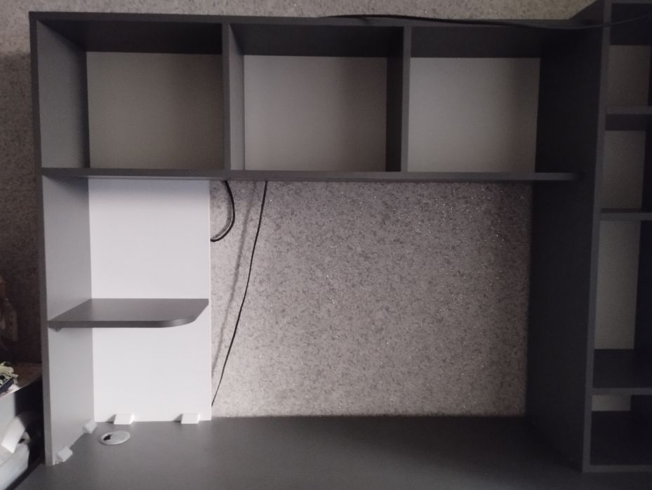 Компьютерный стол привезён с России срочно