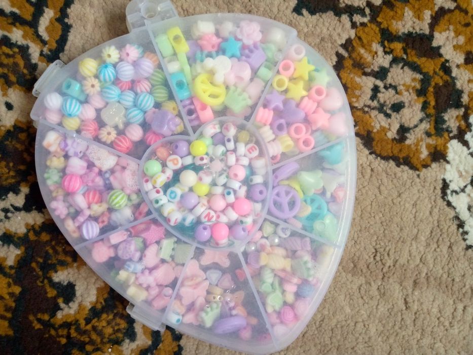 Игрушки и бисеры для девочек