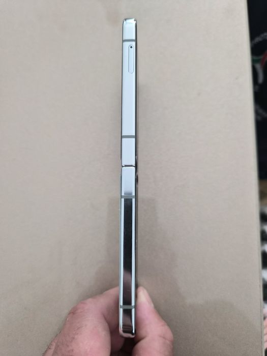 Samsung Z Flip 5 , ca nou