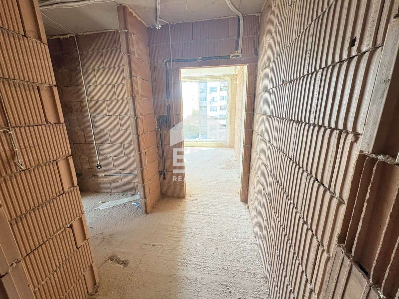 Продава се Двустаен апартамент в Варна, Възраждане 2 - 62 кв.м за 2000 €/кв.м - Снимка #3