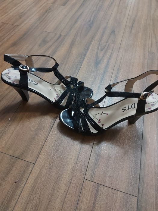 Босоножки . Туфли размер 39