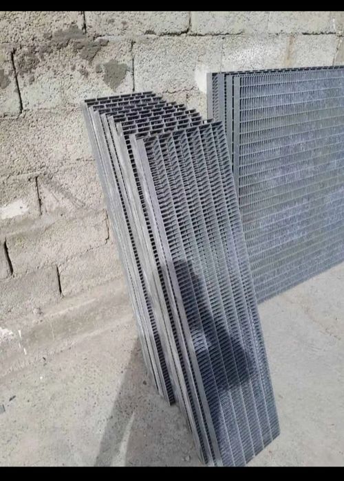 Trepte metalice zincate la diferite dimensiuni debitam la dimensiunea