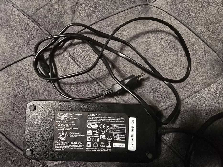 Încărcător bicicletă electrică