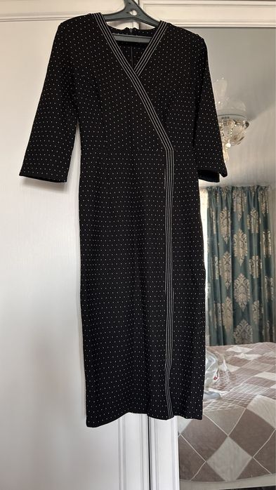 Продам платье черное, подчеркивает Фигуру