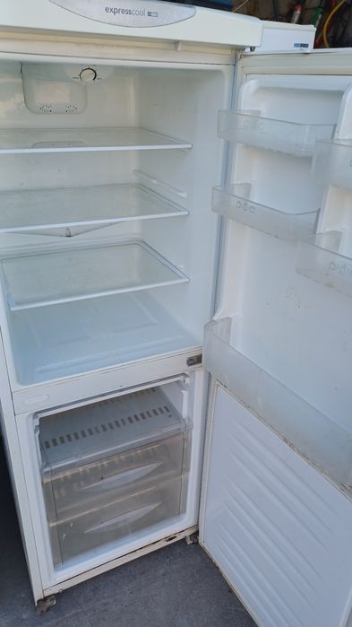 LG  Халадильник 2Х камерный работает отлично