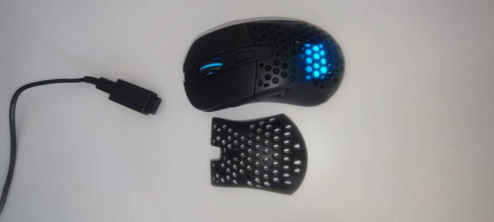 Vand Mouse gaming Xtrfy M42 Wireless RGB Black.