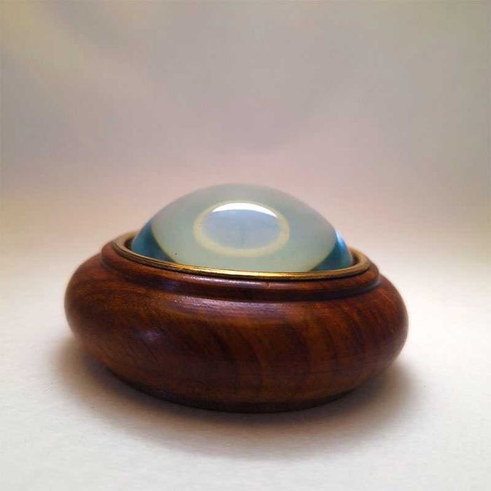 Компас с дървен корпус и античен дизайн