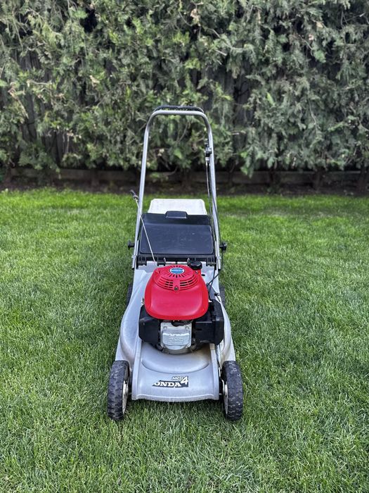 Masina de tuns iarba Honda HRB 476