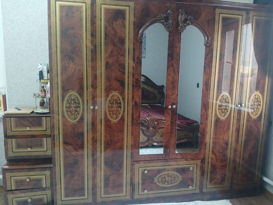 Кровать и шкаф для спальни
