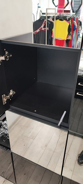 Оборудване за магазин за дрехи